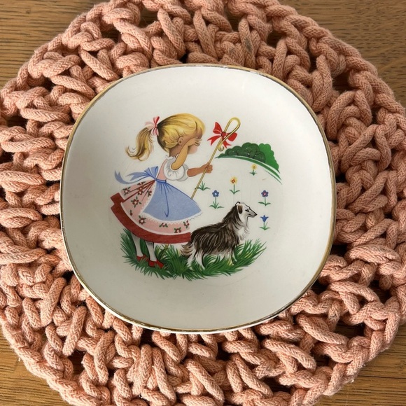 Weatherby Hanley — Vintage Decorative Plate with Girl and Dog - Picture 4 of 6
